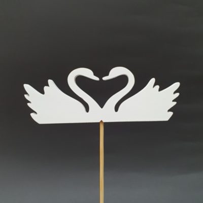 Białe łabędzie na piku