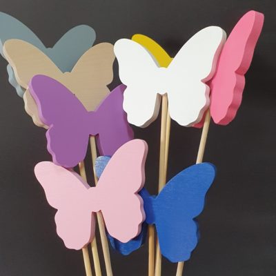 Kolorowe motyle na piku