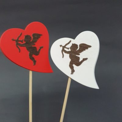 Serca na piku z amorkiem