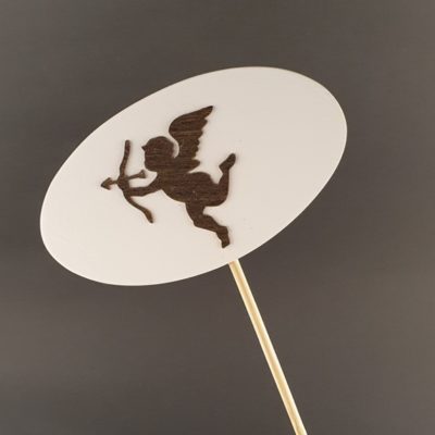 Tabliczka na piku z amorkiem