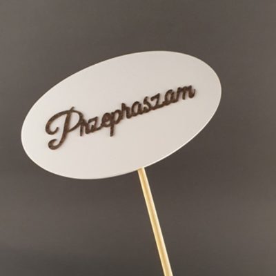 Tabliczka na piku z napisem: Przepraszam