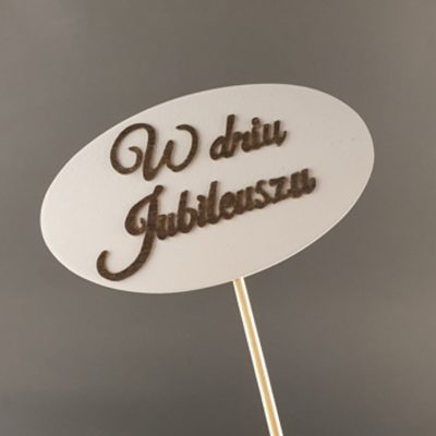 Tabliczka na piku z napisem: W dniu Jubileuszu
