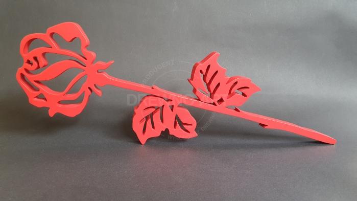 Czerwona róża z litego drewna