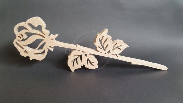 Róża z litego drewna