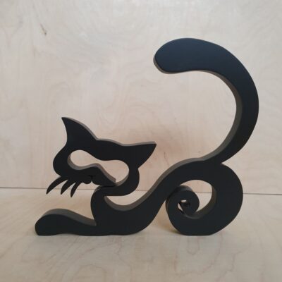 Czarny kot drewniany