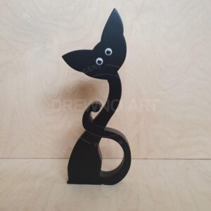 Czarny kot z drewna