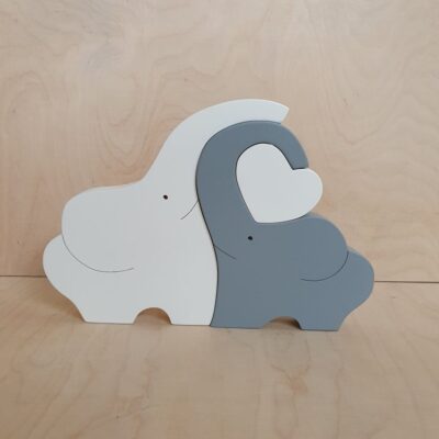 Słonie z drewna biało-szare